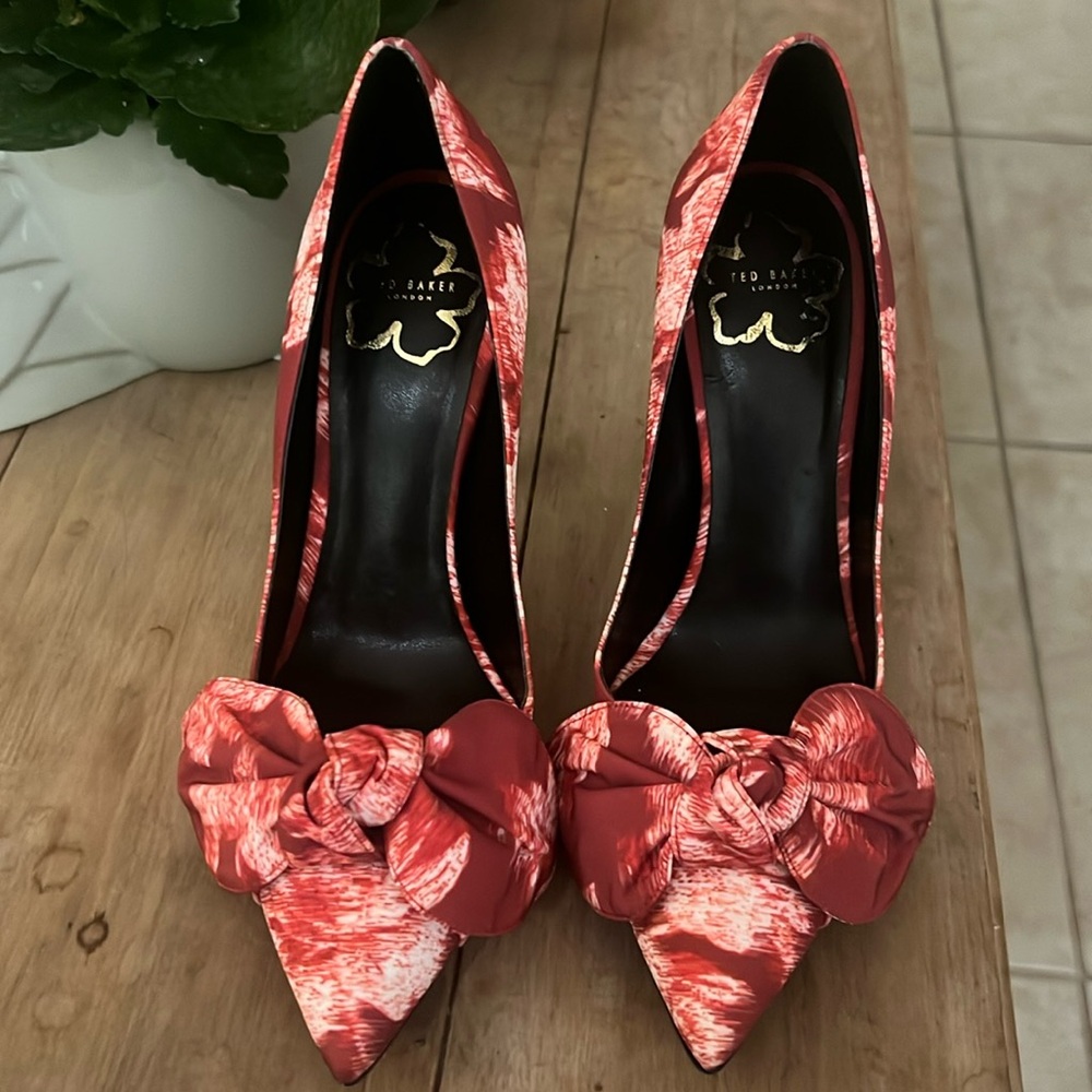 Ted Baker London Red-Pink Floral Bow Pointed Toe Pumps